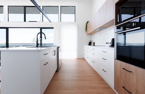 Beaconsfield House | Sleek 3-Bedroom Home with Designer Touches & Large Balcony