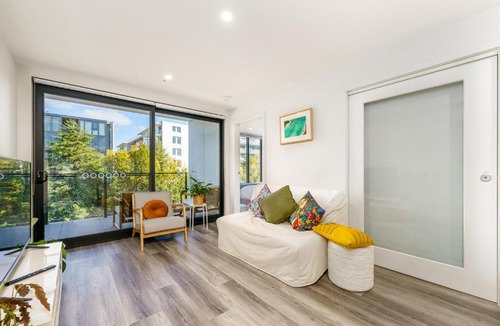 Braddon Apartment | Sleek Braddon Apartment Near Canberra Centre - Hosted by Canstay