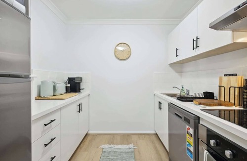 Northbridge Apartment | Sleek Northbridge Getaway