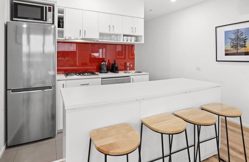 South Yarra Apartment | Sleek South Yarra 2-Bed with Alfresco Dining