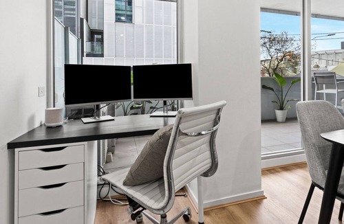 South Yarra Apartment | Sleek South Yarra 2-Bed with Alfresco Dining