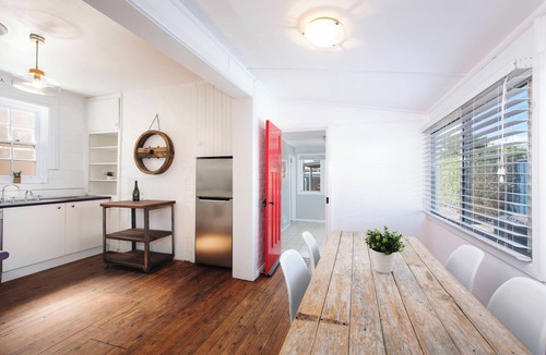 Central Mudgee House | Sleep 6: King bed,2 queen beds- 5 min walk to town