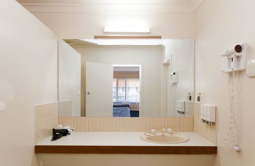 Centennial Park Hotel | Sleepwell Motel