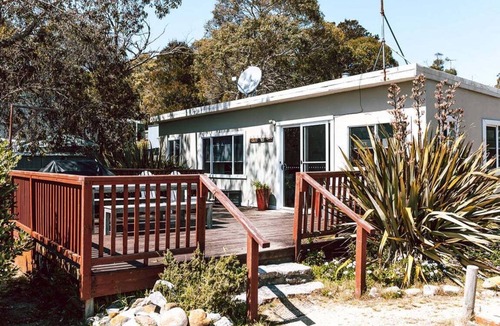 Binalong Bay Apartment | sloop cottage | beachfront | vibes