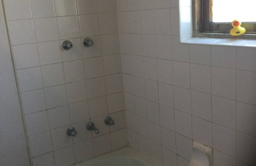 Adelaide Central Business District Apartment | Small well positioned apartment in a nice location