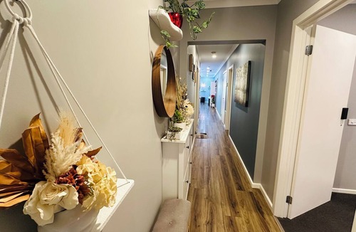 Deer Park House | Smart Home near Deer Park Train Station - Private Room
