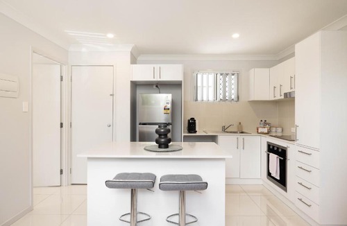 Rocklea Apartment | Smart Suites Self Check-in Apartments - N Freney