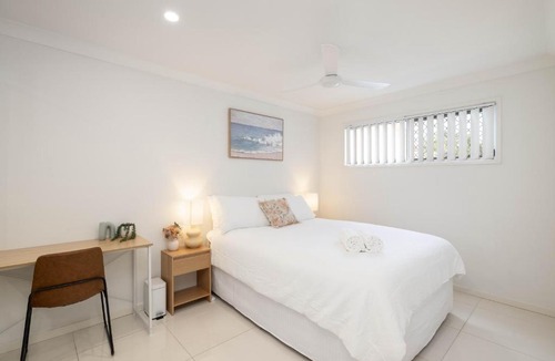 Rocklea Apartment | Smart Suites Self Check-in Apartments - N Freney