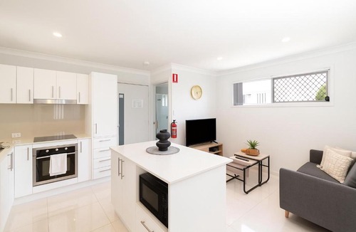 Rocklea Apartment | Smart Suites Self Check-in Apartments - S Freney