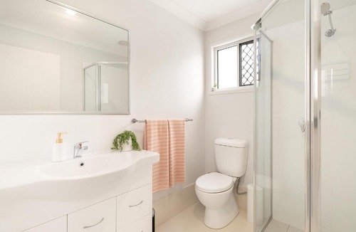 Rocklea Apartment | Smart Suites Self Check-in Apartments - S Freney