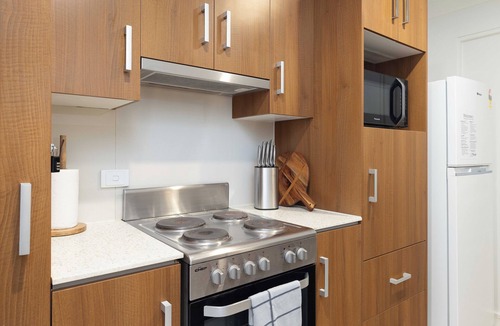 Rocklea Apartment | Smart Suites Self Check-in Apartments - 16 Darnley