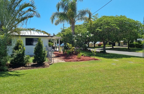 Elliott Heads House | SMILEY'S BEACH HOUSE. Ocean Views 100m to Water Walk to everything.