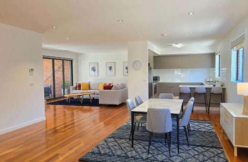 Springvale House | Snappy Springvale 3 Bed House
