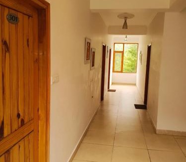 Burwa Hotel | Snow Range Cottages