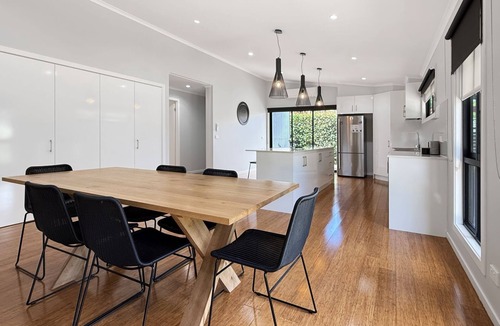 Bright House | Snowgum Bright Retreat - 2 Houses, 1 Location