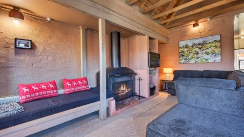 Dinner Plain House | Snowgums 10