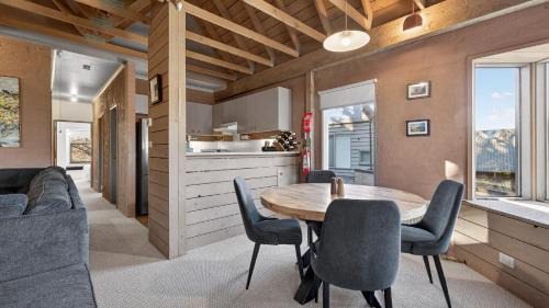 Dinner Plain House | Snowgums 10