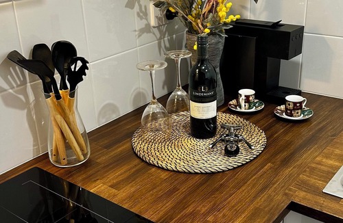 Cooma Apartment | Snowy Cooma Studio- Warm, Private Self‑Contained Studio with Parking