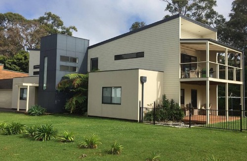 Callala Bay House | So close to the boat ramp and beach for boating enthusiasts and beach goers!