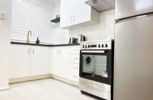 Towradgi Apartment | Soho on the Beach|Walk to Sand|Free Parking