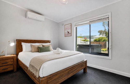 Dromana House | Solander in Dromana with Private Spa by Ready Set Stay