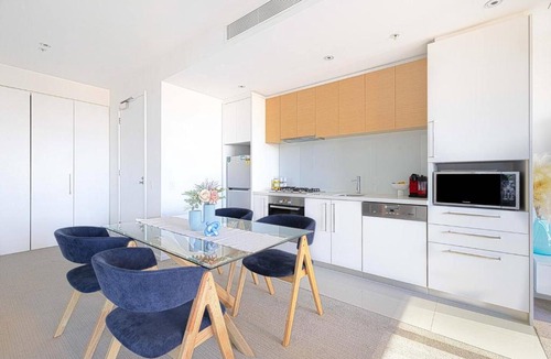 Southbank Apartment | Solena - Riverside Comfort with Pools and Sky Lounge