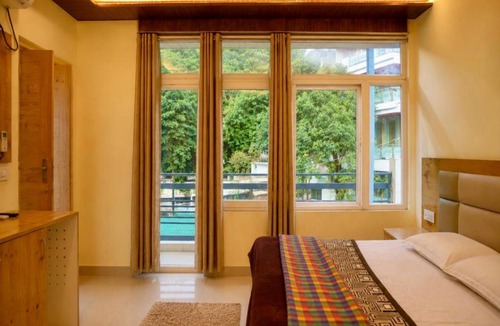Rishikesh Hostel | Solo Nari Backpackers Rishikesh
