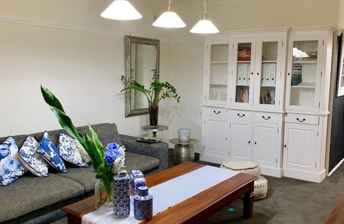Carindale House | Sophisticated Stylish home in the heart of Carindale with all ammenities.
