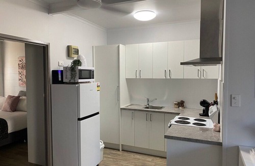 Slade Point Apartment | Sounds of the Ocean with Wifi
