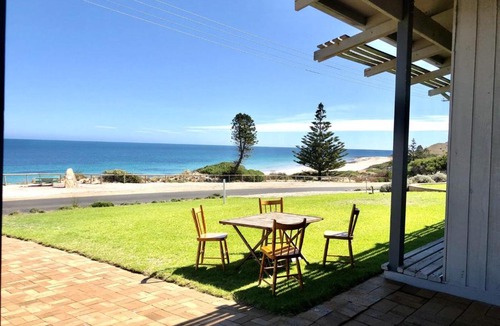 Carrickalinga House | South Beach House 1 - 12 Gold Coast Drive