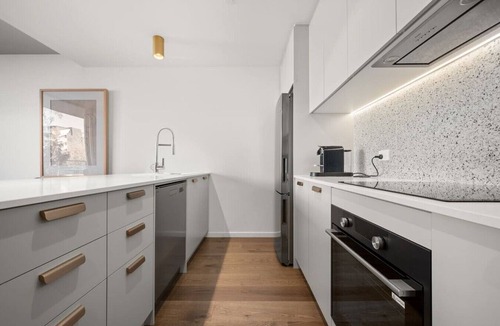 Braddon Apartment | South-Facing 1BR In Heart Of Braddon w/Parking!