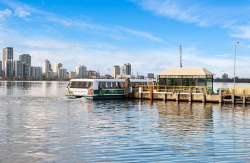 South Perth Apartment | South Perth Garden Apartment Free Parking