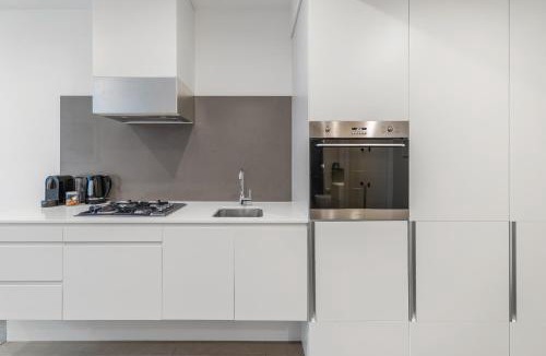 Southbank Apartment | Southbank 2BR Apt next to Crown Casino, Parking, Pool & Views