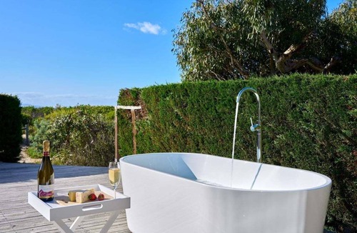 Dolphin Sands House | Southerlys Beach House - Freycinet Holiday Houses