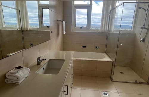 Burleigh Heads Apartment | Southern Cross Beachfront Holiday Apartments