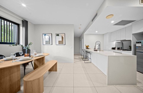 Macgregor Apartment | Southside 2BR Apt Near Garden City & Sunnybank