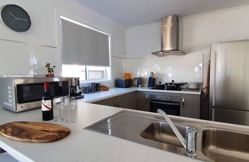 Encounter Bay House | Spa Encounters by the Bay - Soak, Play, Relax, Unwind and Enjoy