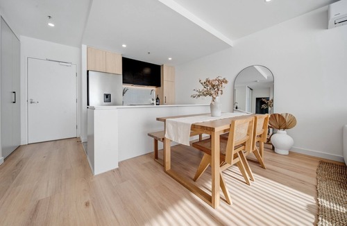 Narrabundah Apartment | Spacious 1-Bed Apartment with Gym, BBQ & Parking