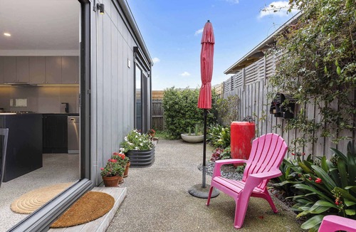 Norlane House | Spacious 1-Bed Townhouse in Norlane