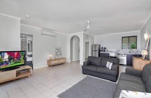 Palm Cove Apartment | Spacious 1 Bedroom Mango Resort Apartment Palm Cove