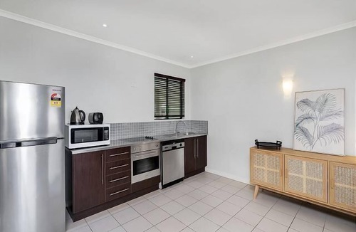 Palm Cove Apartment | Spacious 1 Bedroom Mango Resort Apartment Palm Cove
