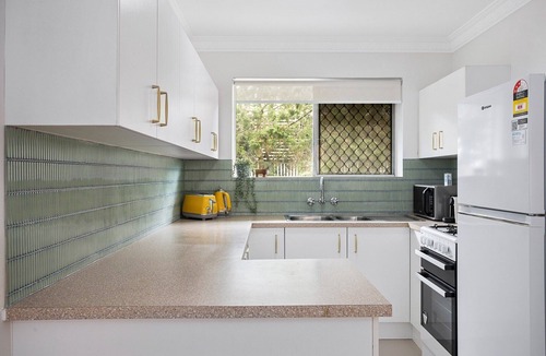 Kelvin Grove Apartment | Spacious 2-Bed Apartment Near City Centre