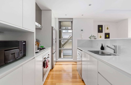 Rosebery Apartment | Spacious 2-Bed Retreat in Rosebery