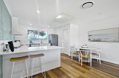 Surf Beach House | Spacious 2-Bed Townhouse with BBQ by the Beach