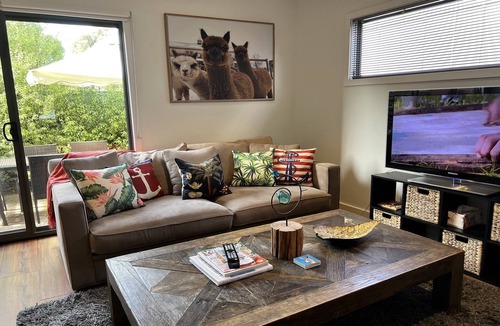 Torquay Apartment | Spacious 2-Bed Townhouse Near Torquay Beach