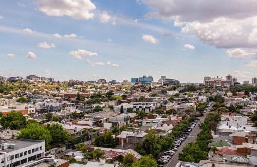 Cremorne Apartment | Spacious 2 bedroom apartment with Free parking-00189