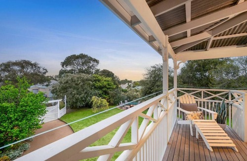 Queenscliff Apartment | Spacious 2 bedroom unit w/garden views