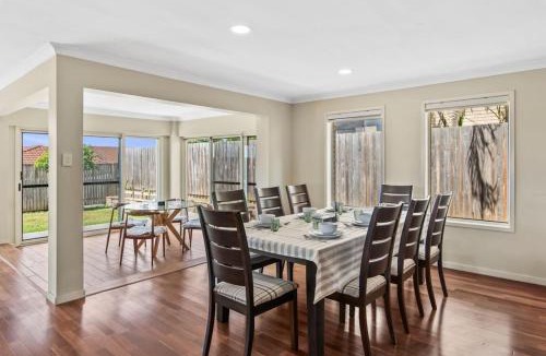Sunnybank Hills House | Spacious 2-Storey 4BR House Family Friendly
