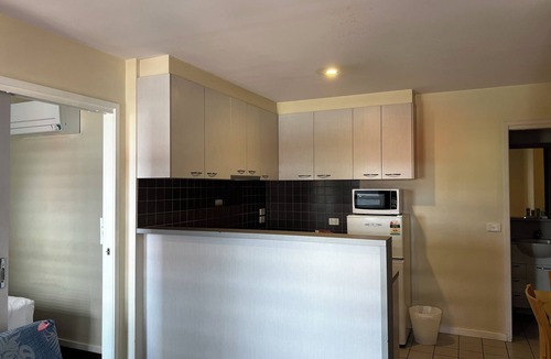 Carlton South Apartment | Spacious 2BR Apartment for 5 | Free Wi-Fi | Melbourne CBD