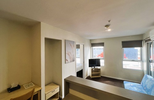 Carlton South Apartment | Spacious 2BR Apartment for 5 | Free Wi-Fi | Melbourne CBD